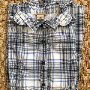 Duluth Trading ladies short sleeve button down top.